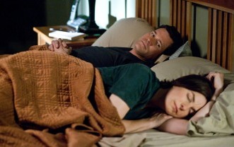 David Harris (Dylan Walsh) se integra de pronto a la familia de Susan (Sela Ward) sin que sospechen de su oscuro pasado